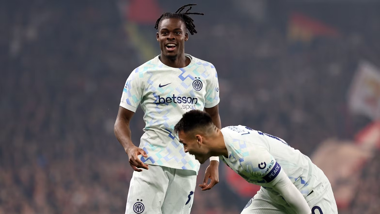 Video  Interi nuk gabon në transfertë  zikaltrit mposhtin skuadrën e De Rossit dhe ngjiten në krye të renditjes së Serie A