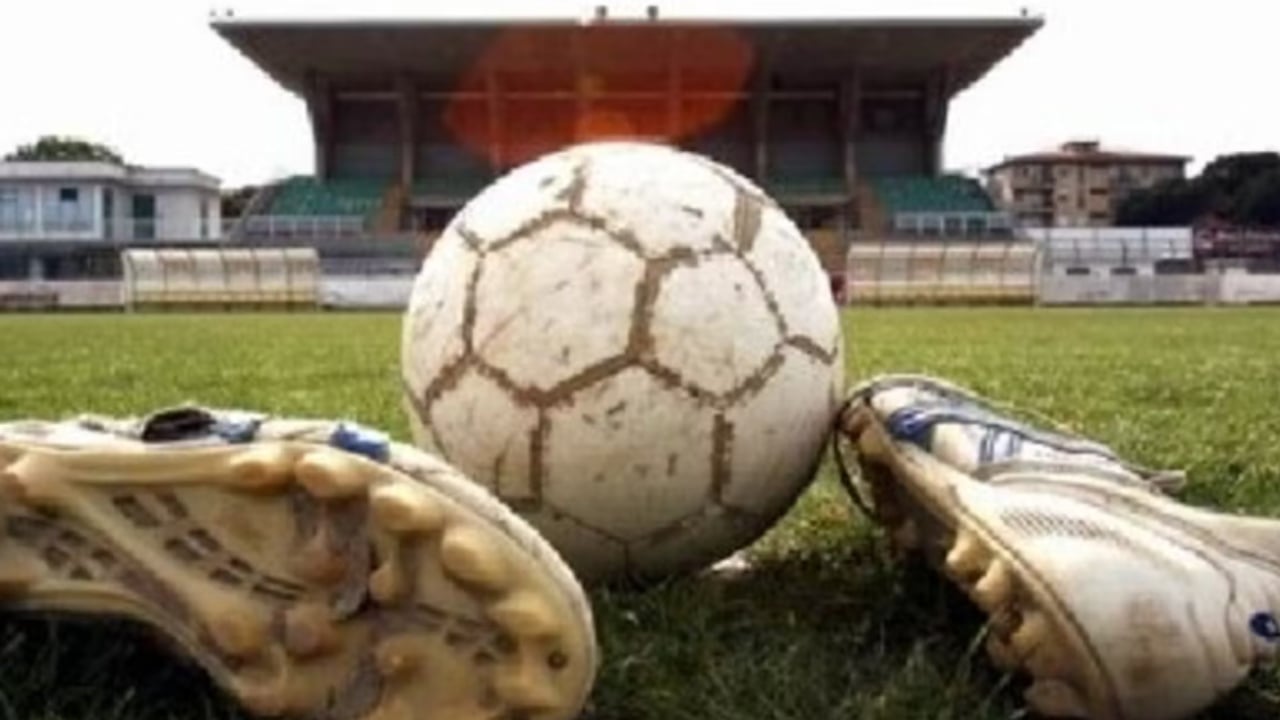  Jeni k       E paprecedentë në Itali  lojtarët nën 14 vjeç ofendojnë rëndë ekipin e vajzave