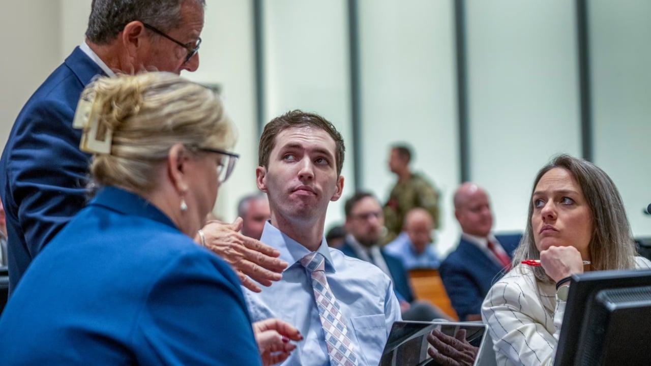 Debat në gjyqin e vrasësit të Charlie Kirk  Mbrojtja nuk lejon mediat brenda sallës  prokuroria kërkon dënim me vdekje