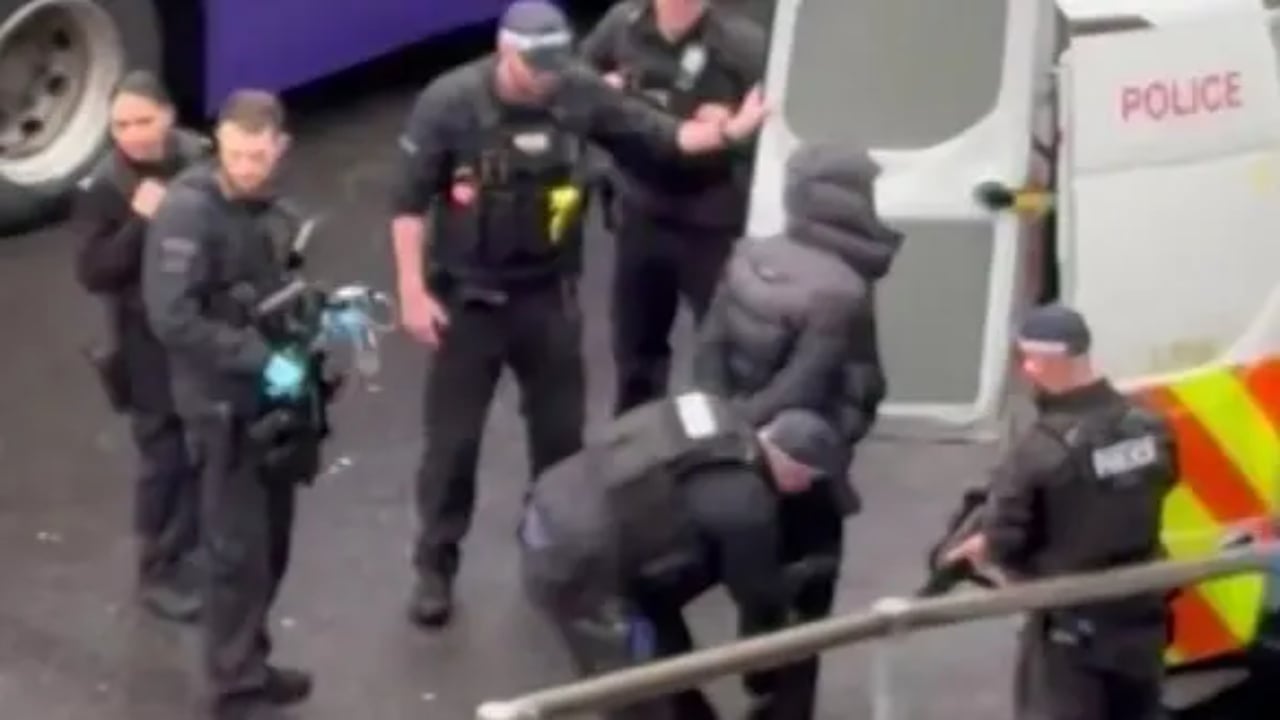 Sulmi në Londër  kaos në Aeroportin Heathrow  Pasagjerët të shqetësuar për fluturimet e tyre  21 persona të lënduar