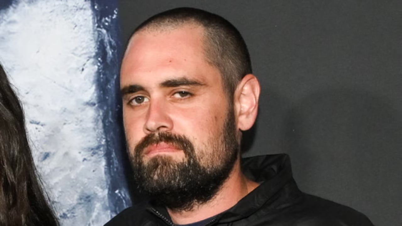 vrau-ne-menyre-makabre-prinderit-e-tij-del-per-here-te-pare-para-gjyqit-djali-i-regjisorit-te-famshem-te-hollywood-it