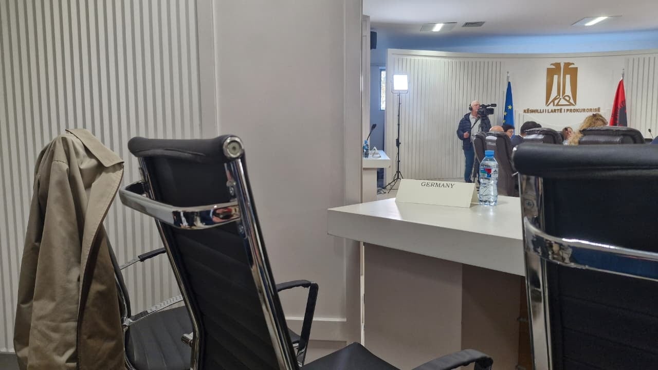 Foto  Mbledhja në KLP për zgjedhjen e kreu të ri të SPAK  vihet re mungesa e përfaqësuesve gjermanë