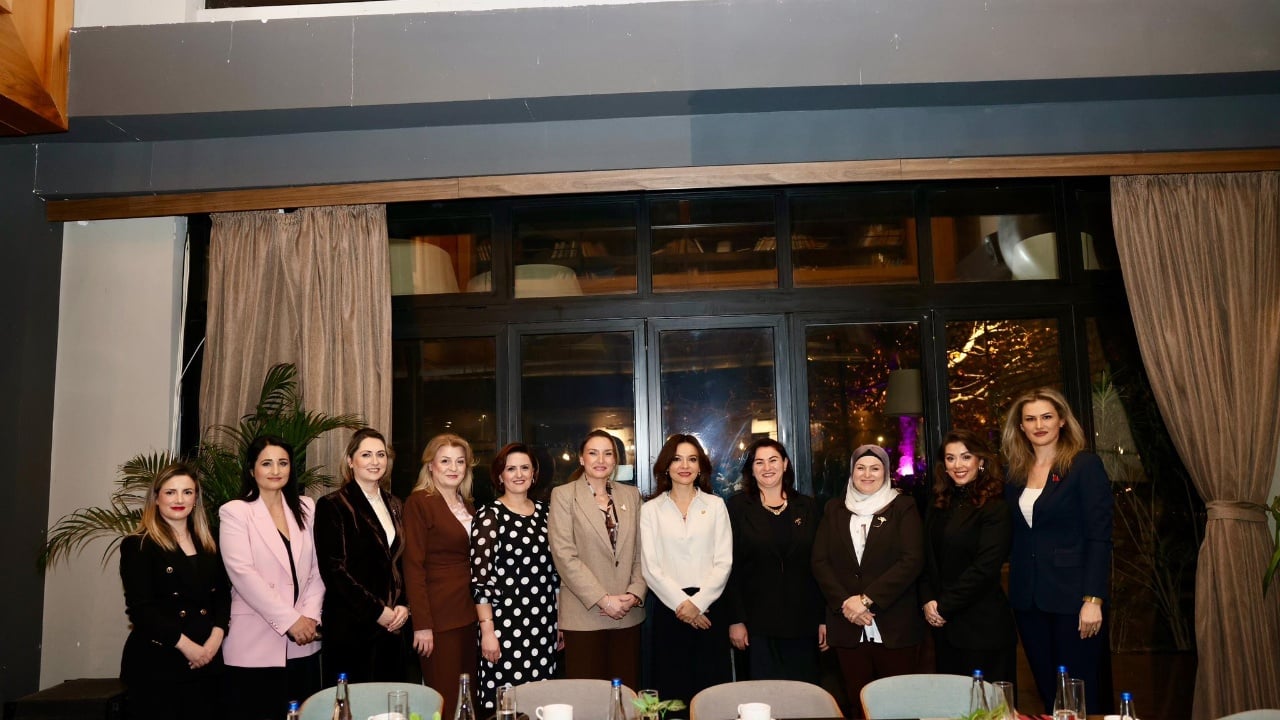 Spiropali me deputetet shqiptare në Maqedoninë e Veriut  Shqiptarët komunitet shtetformues  bashkë për të ardhmen europiane