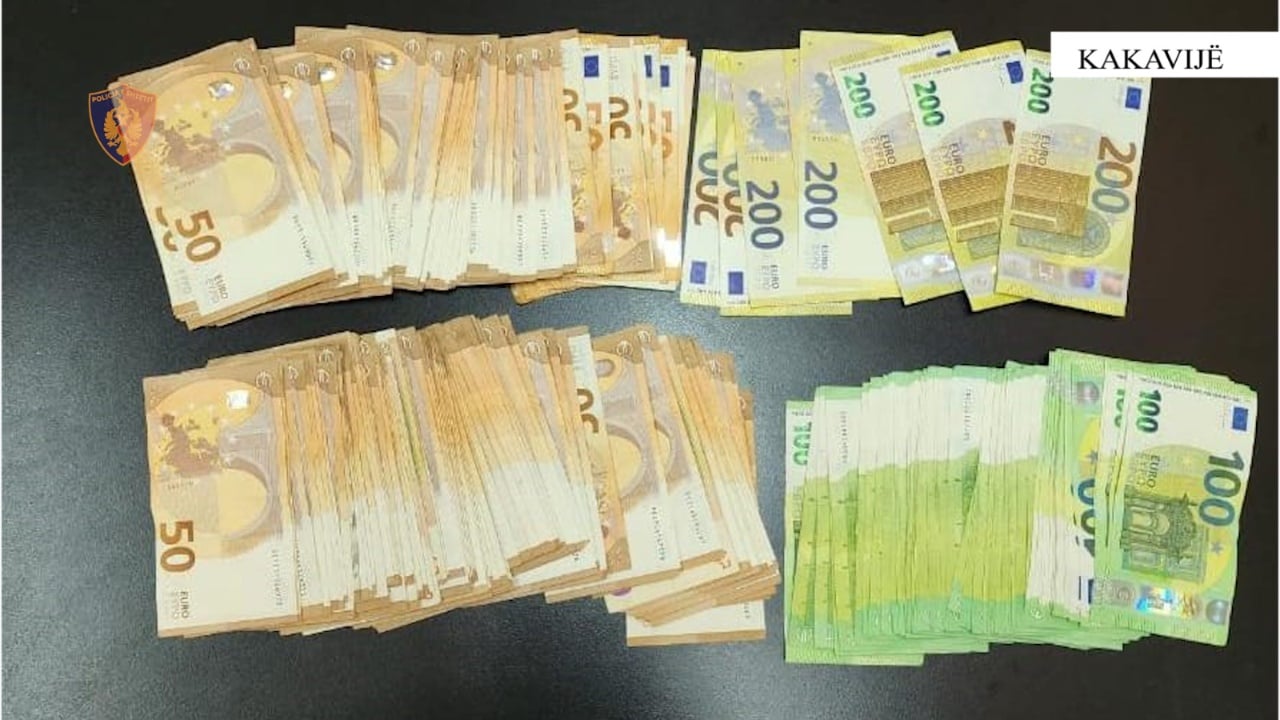 Tentoi të nxirrte nga Shqipëria mbi 22 mijë euro pa i deklaruar  procedohet 54 vjeçari