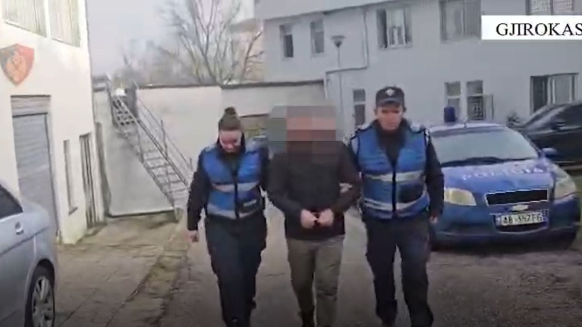 Jepnin me fajde para nga burime kriminale  arrestohen 3 persona në Gjirokastër  shpallet në kërkim një tjetër