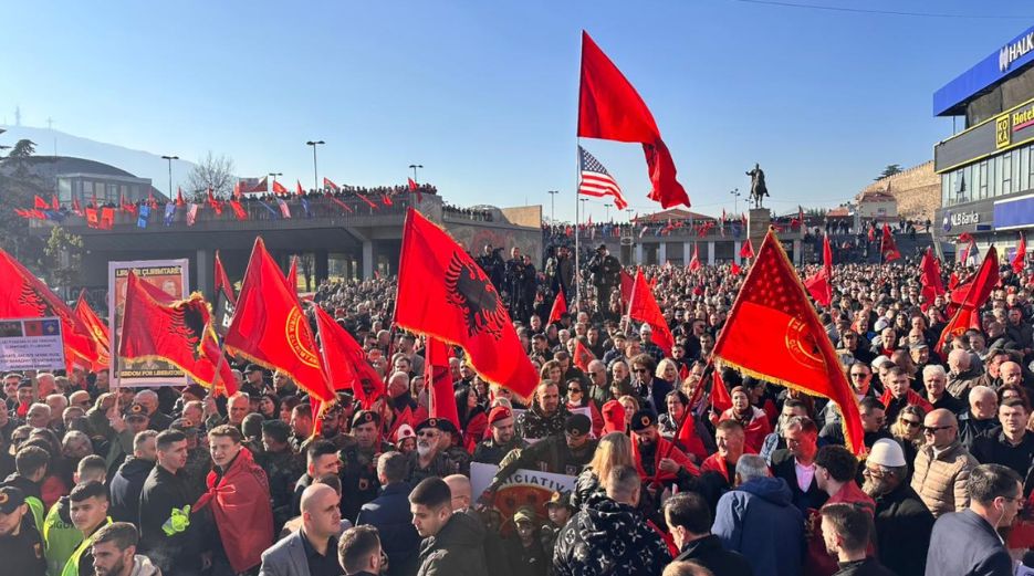 Nis protesta në mbështetje të ish liderëve të UÇK së  të pranishëm figura të rëndësishme politike  mes tyre dhe Ali Ahmeti