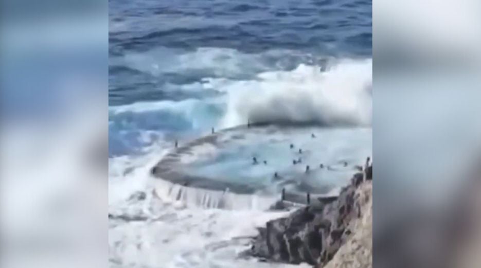 video-tragjike-ne-spanje-kater-persona-humbin-jeten-pasi-u-goditen-nga-nje-dallge-teksa-laheshin-ne-nje-pishine-natyrale-ne-bregdetin-e-tenerifes