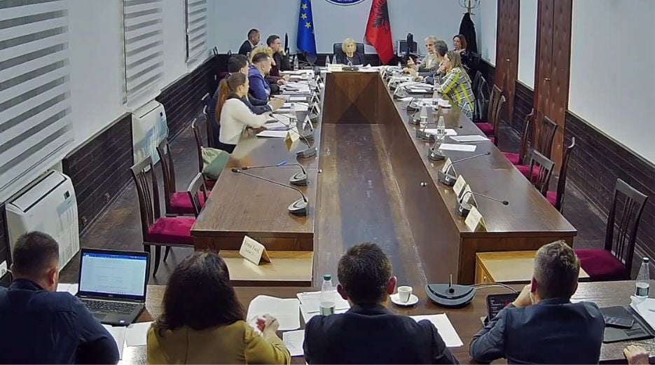 miratohet-buxheti-ne-komisionin-e-ekonomise-60-amendamentet-e-opozites-u-rrezuan-konfirmohet-rialokimi-i-fondeve-per-12-institucione