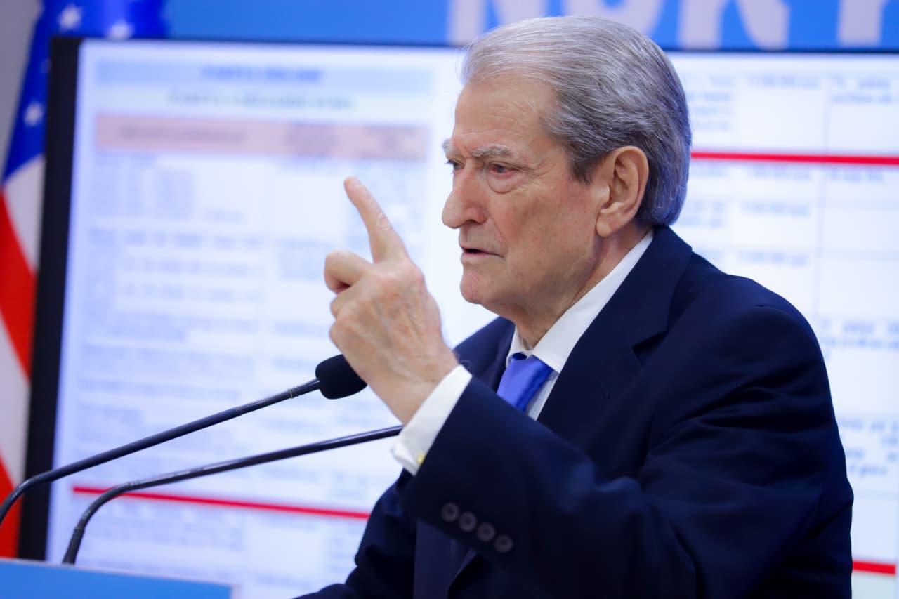 berisha-prezanton-paketen-265-milione-euro-per-ndaljen-e-shpopullimit-1-mije-deri-ne-5-mije-euro-bonus-per-femijet