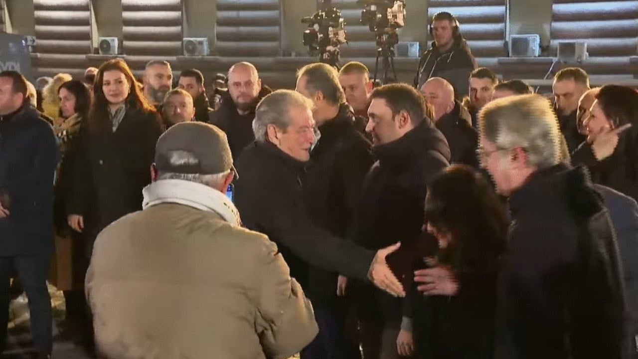 LIVE  Nis protesta e PD së  Berisha i bashkohet demokratëve përpara Kryeministrisë