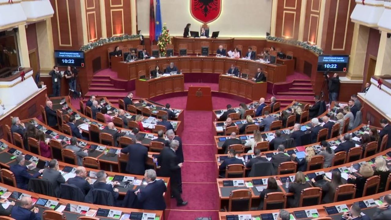 nga-interpelanca-me-ramen-tek-zgjedhja-e-avokatit-te-popullit-nis-me-zhurme-seanca-plenare-peleshi-me-lini-ta-perfundoj-fjalen