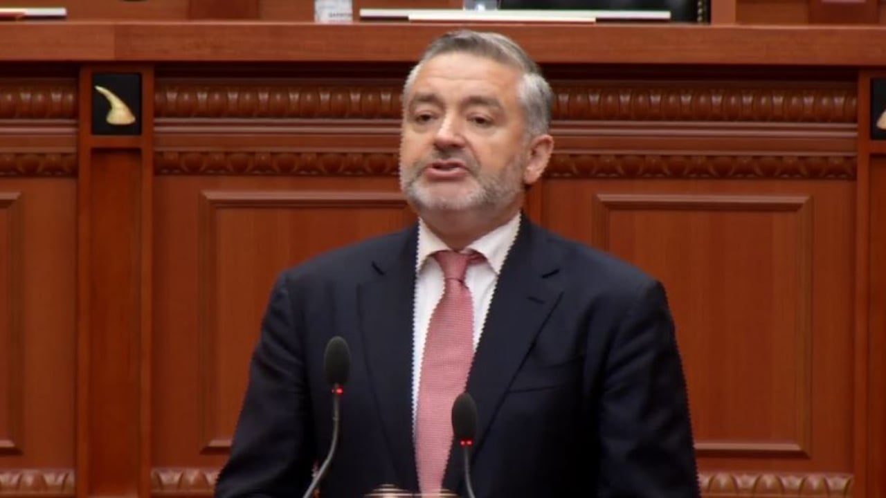 diskutimi-per-avokatin-e-popullit-me-absurdi-i-bere-ndonjehere-klosi-ne-kuvend-japim-pushtetin-per-te-ndertuar-shtetin