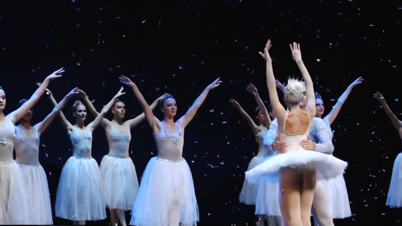 arrethyesi-rikthehet-ne-tkob-magjia-e-vepres-se-cajkovskit-ka-terhequr-publikun-e-te-gjitha-moshave