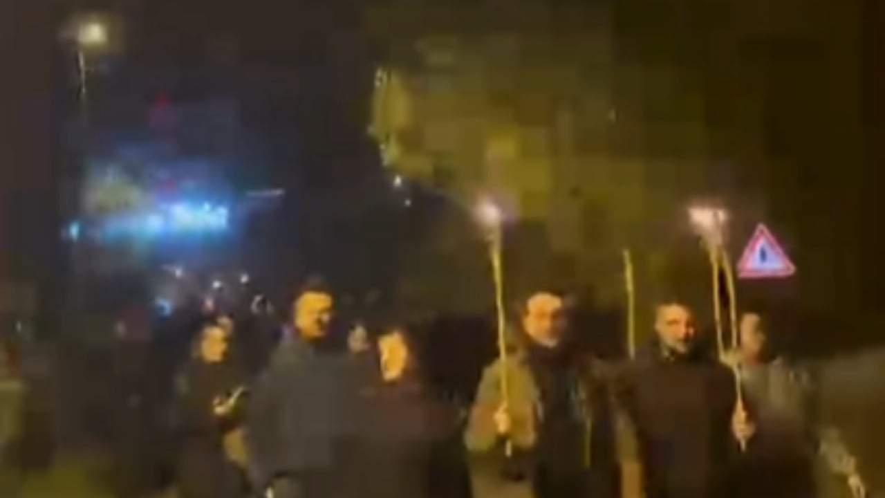 Klevis Balliu dhe Elda Hoti i shkojnë Ramës në Surrel me pishtarë në duar  Jep dorëheqjen