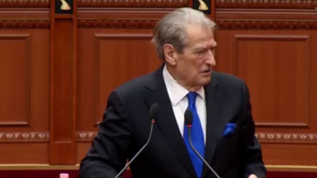 e-keqja-banale-e-kombit-jeni-ju-berisha-ne-kuvend-per-zgjedhjen-e-avokatit-te-popullit-shkelmoni-mbi-veten-tuaj