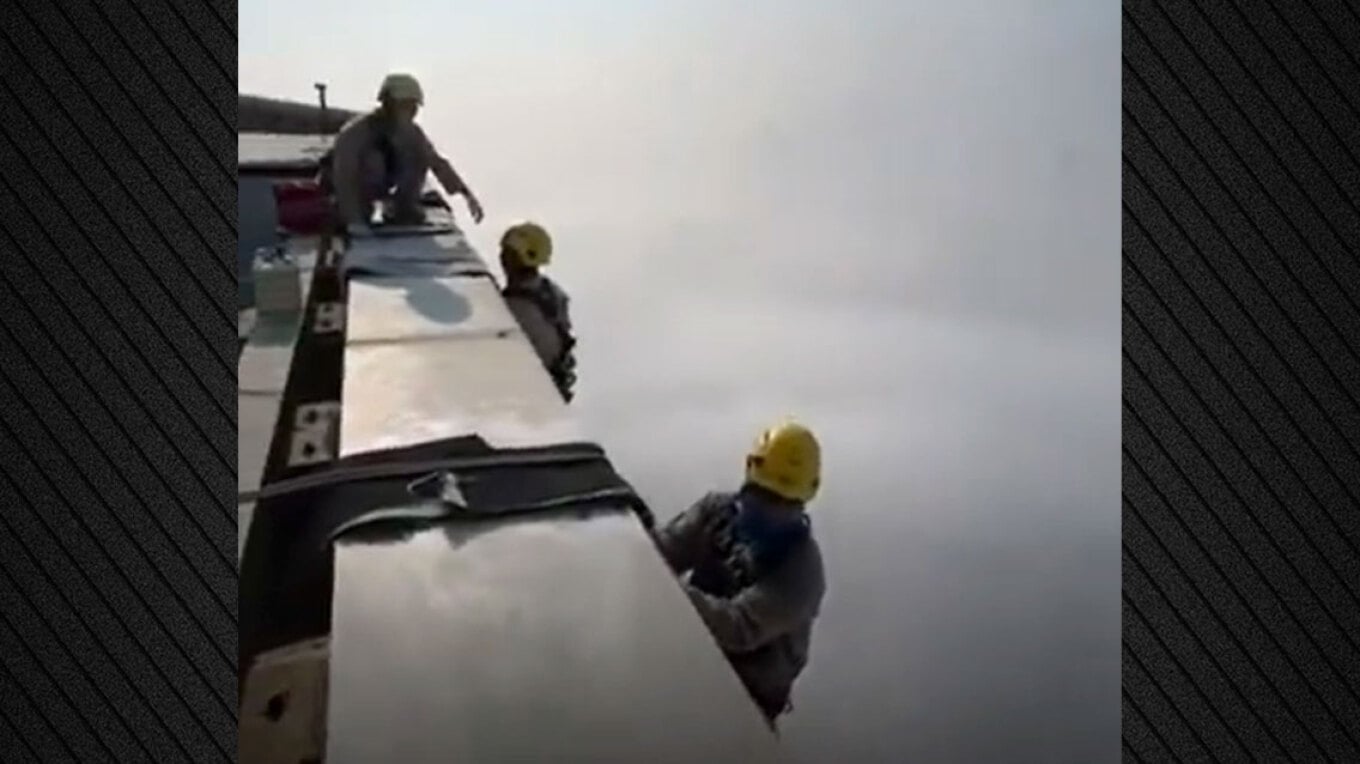 Varur në 828 metra  punëtorët nepalezë pastrojnë ndërtesën më të lartë në botë në Dubai