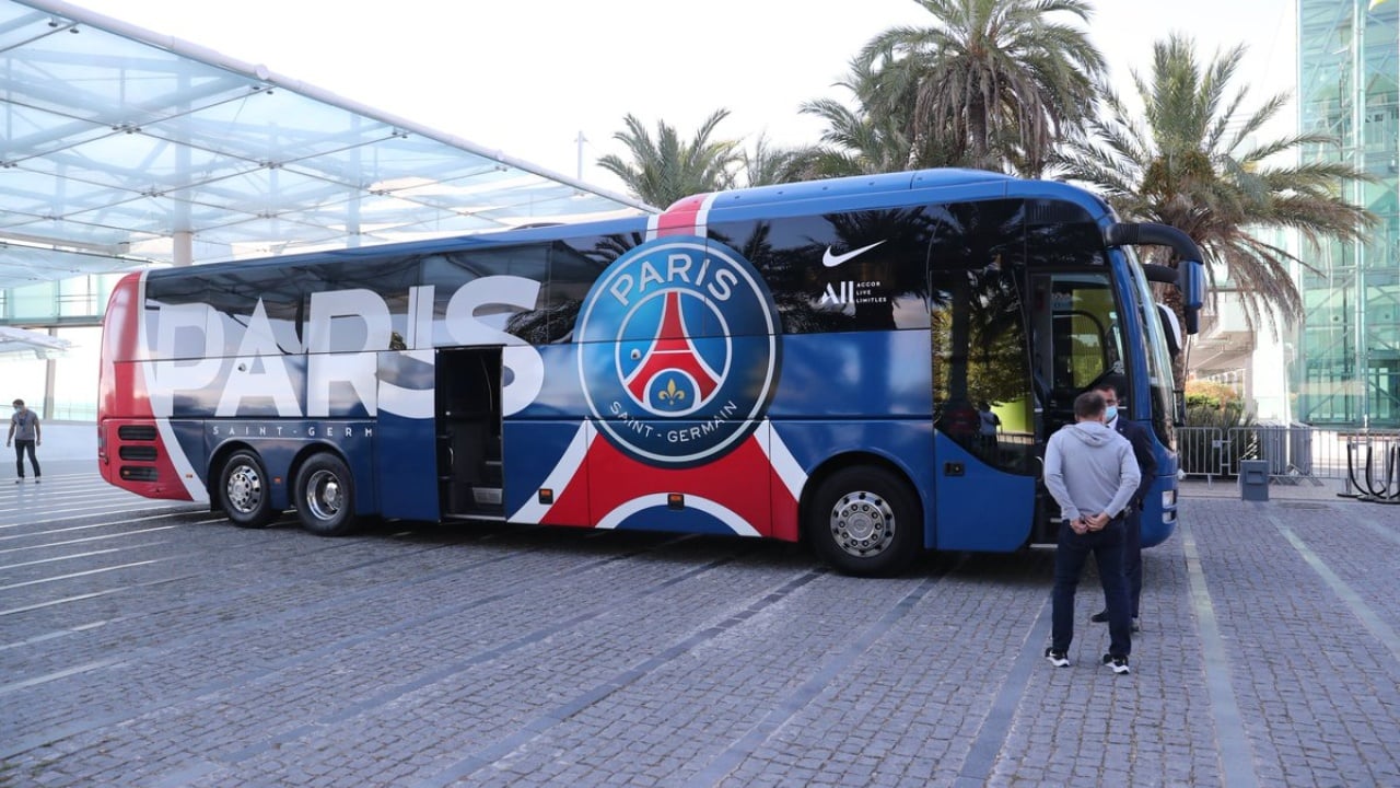 Skandal në Bilbao  shkatërrohet plotësisht me gurë dhe sende të forta autobusi i PSG s arrestohen dy persona
