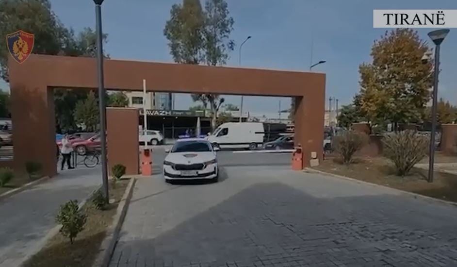 E dhunuan dhe i morën lekët e xhiros pronarit të një biznesi në Tiranë  arrestohen autorët