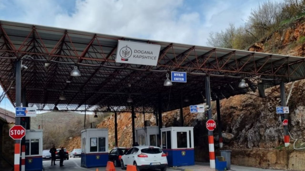 Fuste sende të paligjshme në burg  merr fund arratia e 36 vjeçarit  Vihet në pranga në pikën kufitare të Kapshticës