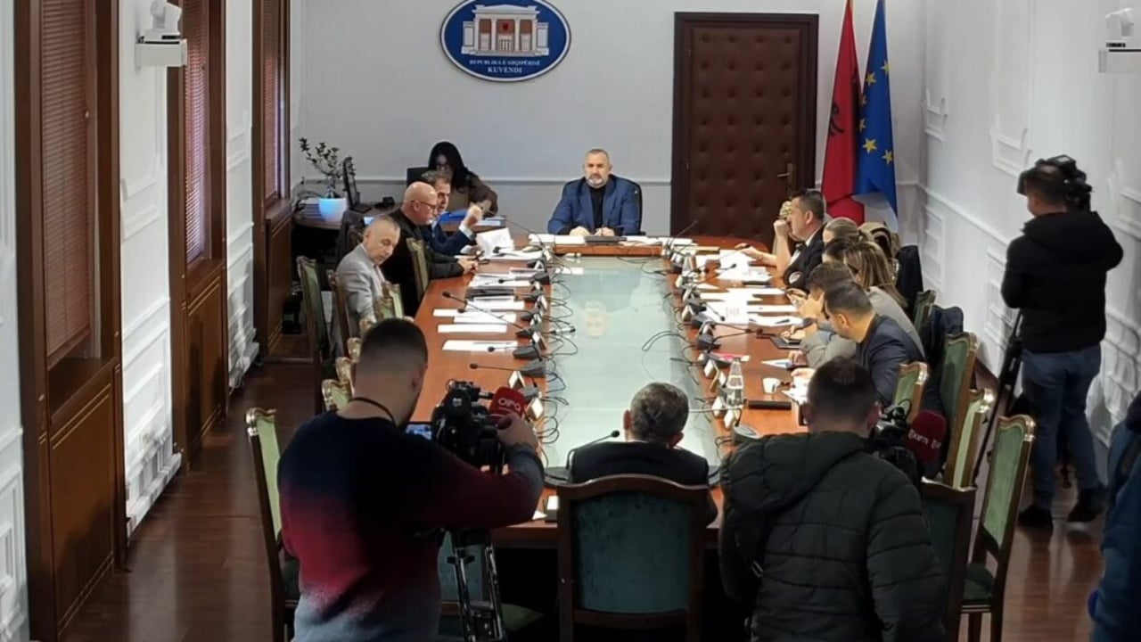 Komisioni i Ligjeve miraton vendimin  nis procedura për plotësimin e vakancës në Kushtetuese