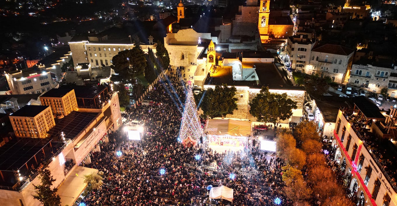  Ishin dy vite të vështira heshtjeje   ndizet në Betlehem pema e Krishtlindjeve  për herë të parë që nga fillimi i luftës në Gaza
