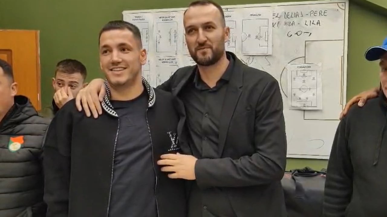 Video  Surprizë e këndshme përpara ndeshjes së Kategorisë së Parë  Rey Manaj takohet me futbollistët e Lushnjës dhe i premton premio