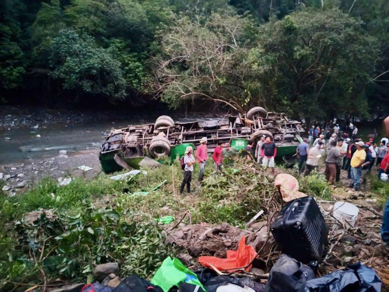 tragjedi-ne-meksike-te-pakten-dhjete-te-vdekur-dhe-32-te-plagosur-nga-permbysja-e-nje-autobusi
