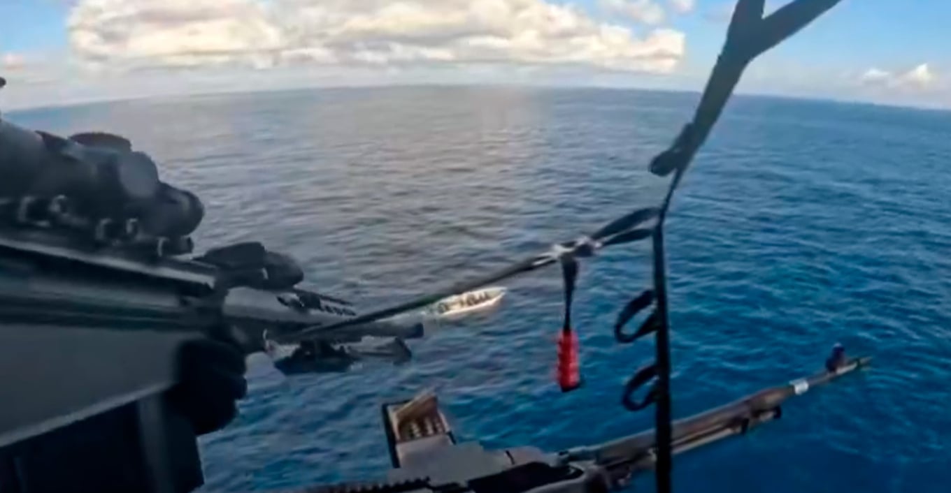 Video  Snajperi i Rojes Bregdetare Amerikane qëllon me saktësi të pabesueshme një motoskaf me kokainë në Paqësor