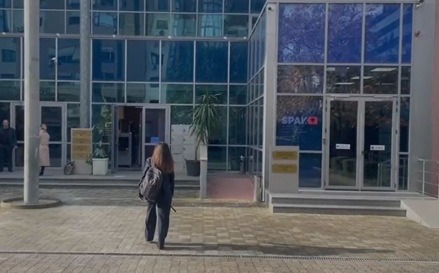 seanca-ne-apel-per-belinda-ballukun-zv-kryeministrja-perfaqesohet-nga-dy-avokatet-kerkon-heqjen-e-masave-nga-gjkko