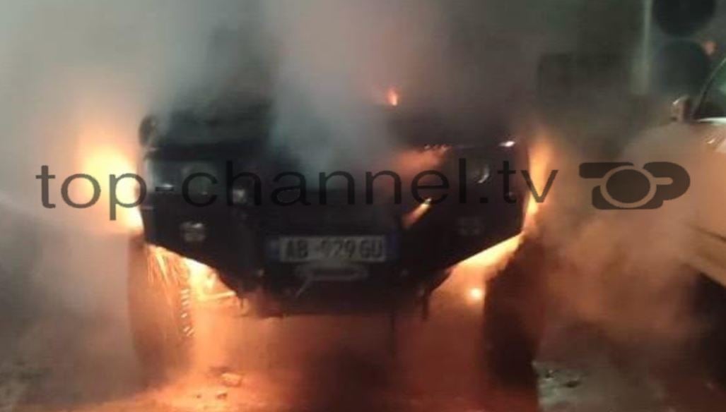 Shkrumbohet nga flakët makina në Pogradec  dyshohet për zjarrvënie të qëllimshme