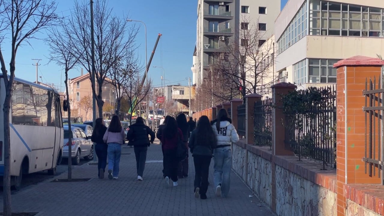 rritet-fenomeni-i-bullizmit-ne-shkollat-e-lezhes-15-vjecari-dhunohet-nga-disa-gjimnaziste