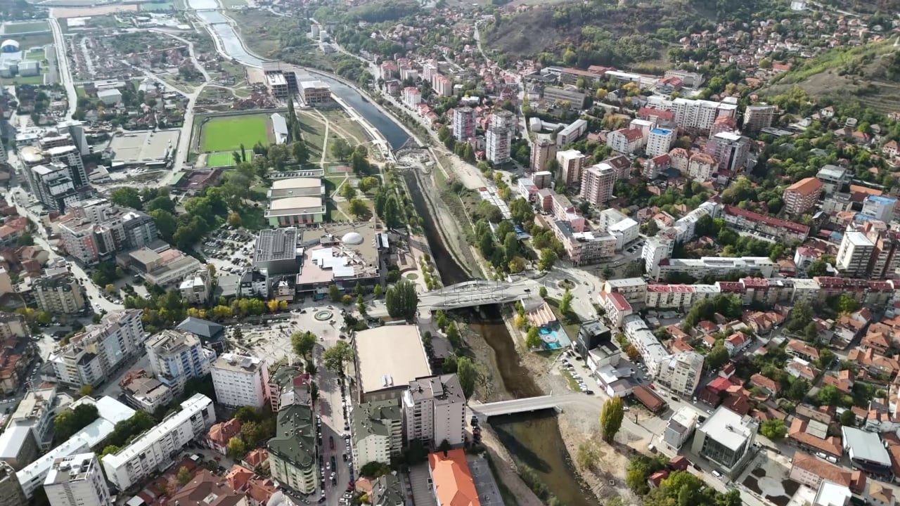 Hapet ura e re për këmbësorët mbi lumin Ibër  Kurti nis fushatën  Për urën kryesore do pyesim ndërkombëtarët