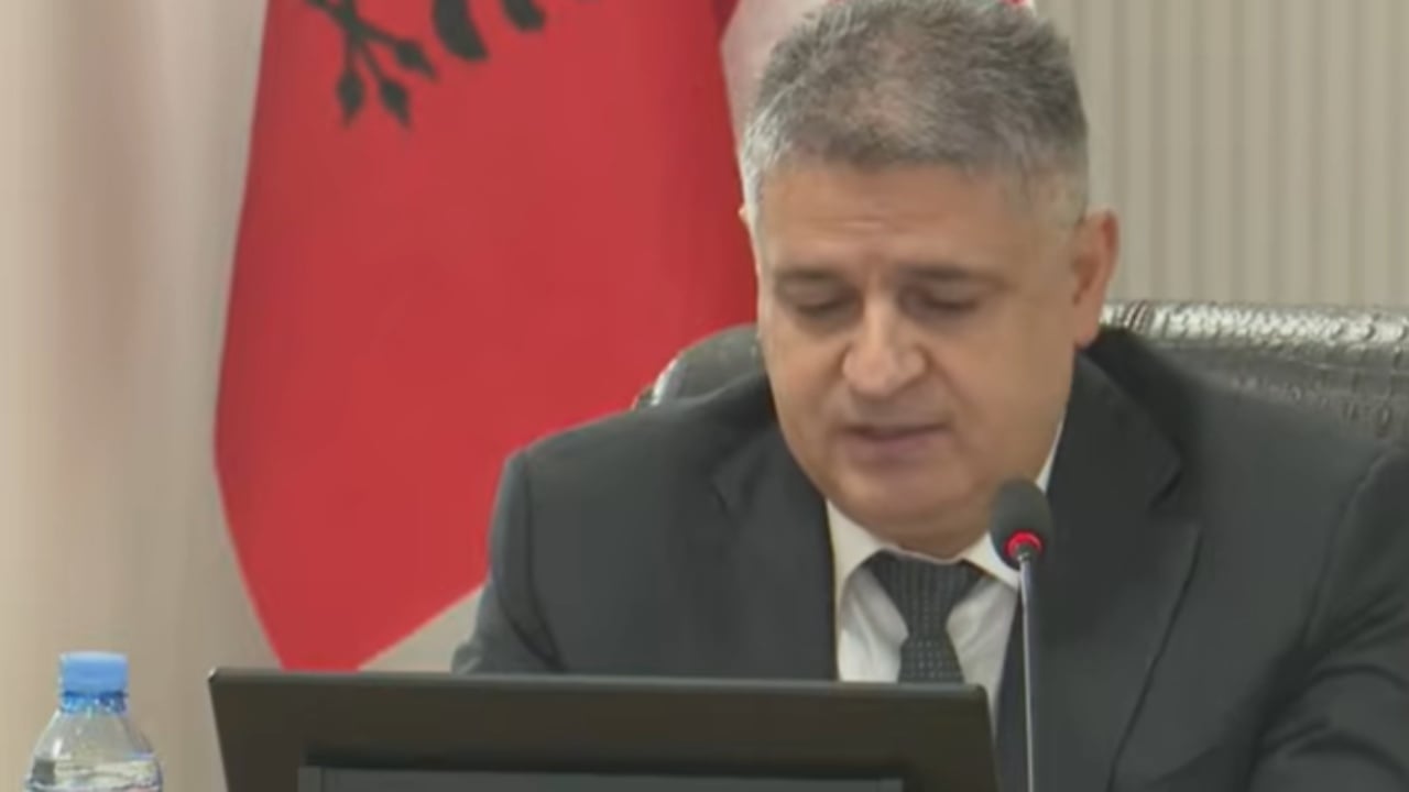 Në garë për kreun e SPAK   Kam kërkuar heqjen e mandatit për deputetë   rrëfimi i Xholit për rrëmbimin e dy biznesmenëve  I detyruan të hapnin varret dhe 