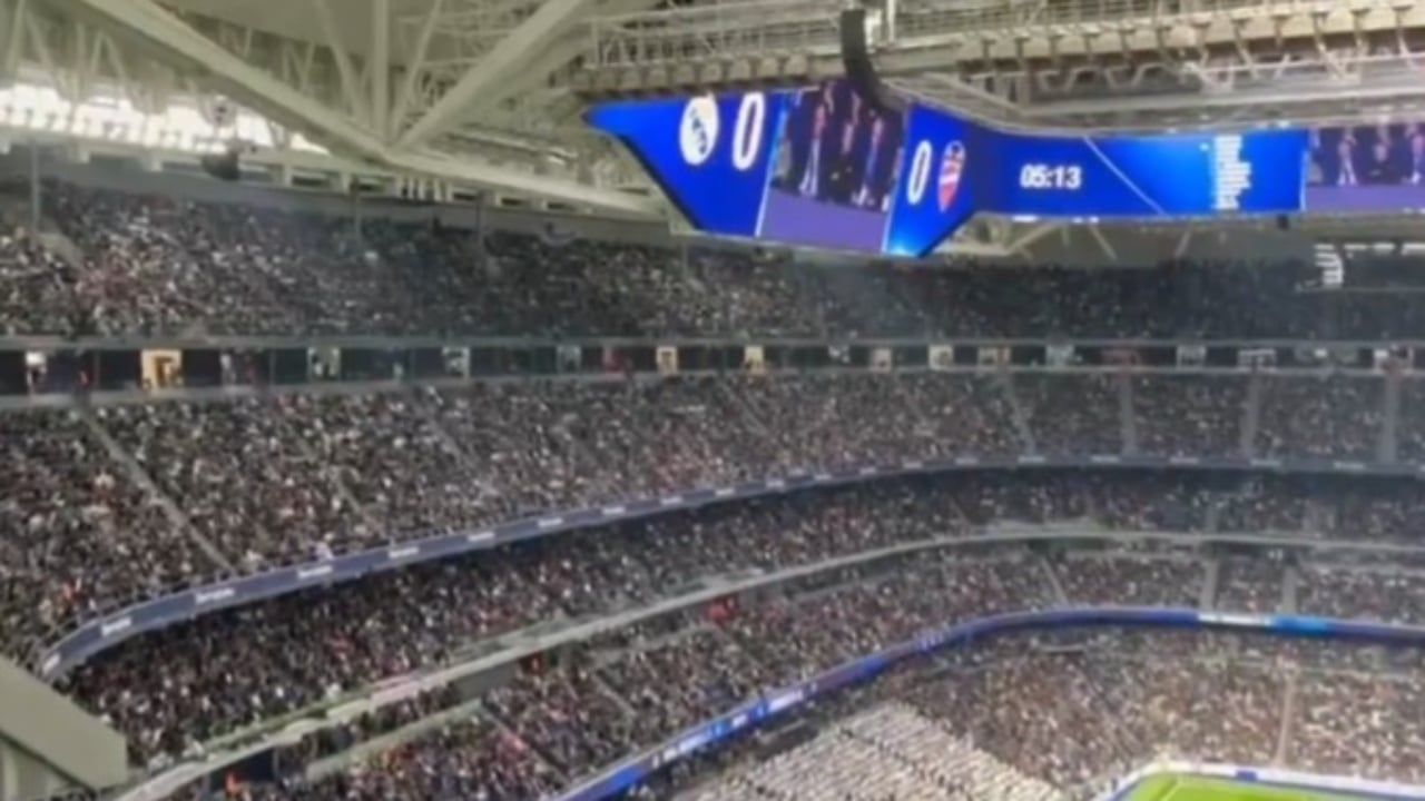 Video  Plas te Reali i Madridit  tifozët fishkëllejnë skuadrën në stadium dhe kërkojnë dorëheqjen e Perez para ndeshjes me Levanten