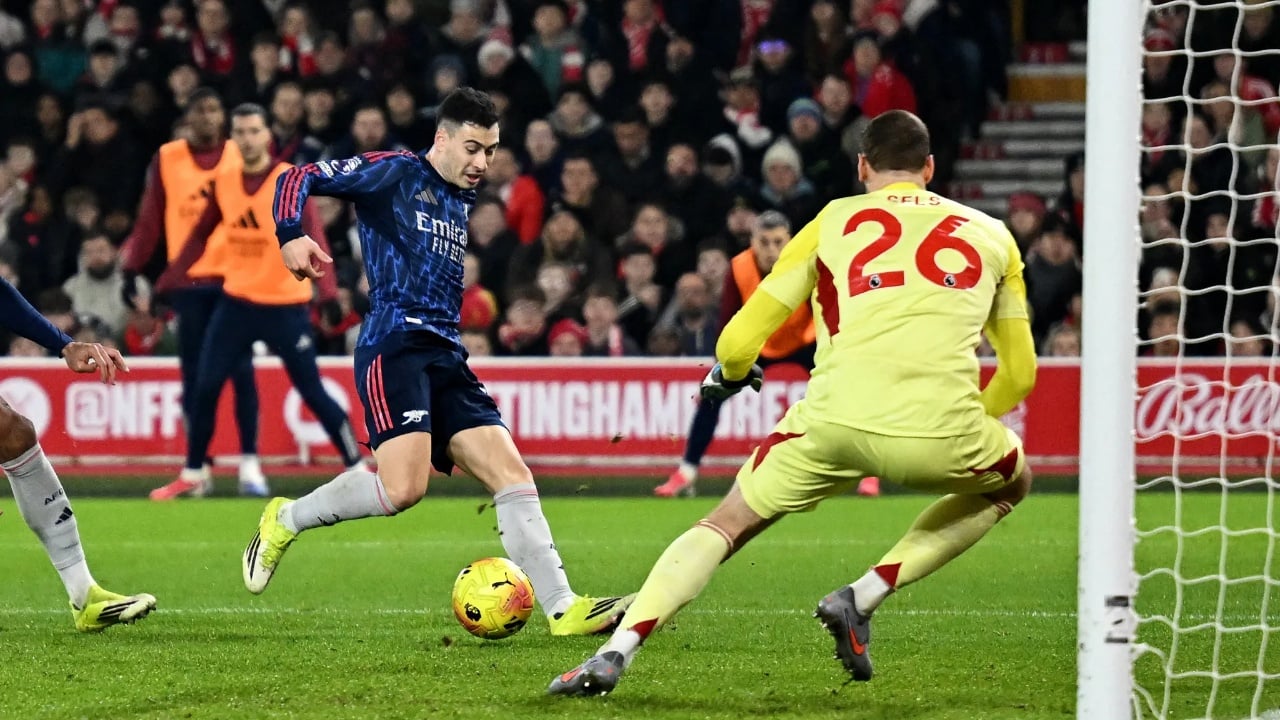 hap-i-gabuar-i-arsenalit-ne-garen-per-titull-topcinjte-barazojne-pa-gola-me-skuadren-qe-lufton-per-mbijetese