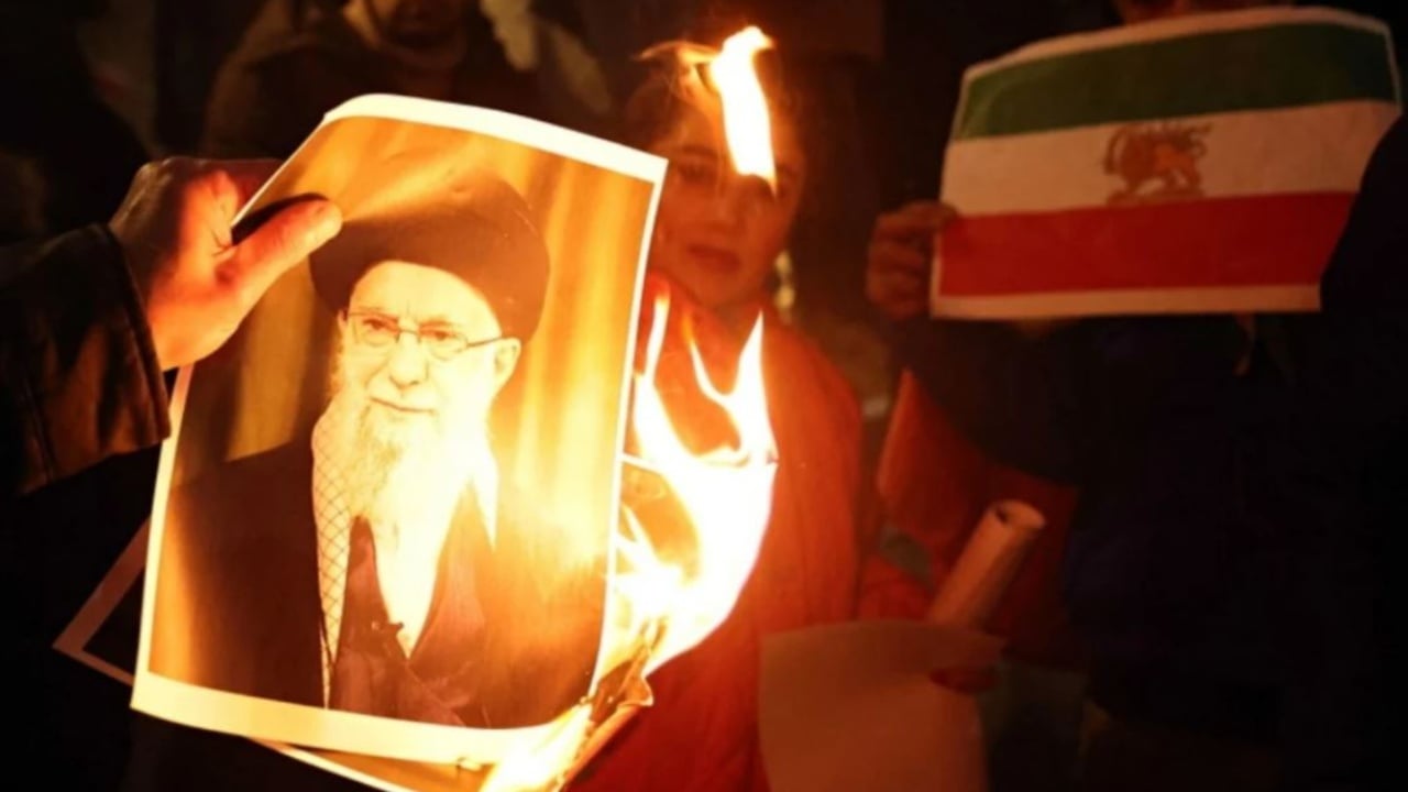 Protestat në Iran  grupet e të drejtave të njeriut  Të paktën 2 571 të vdekur