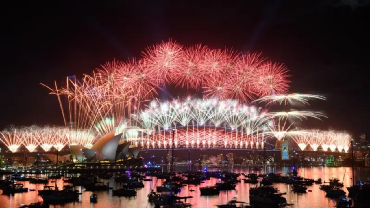 Foto Lajm  Atmosferë fantastike në të gjithë botën  si u prit Viti i Ri 2026