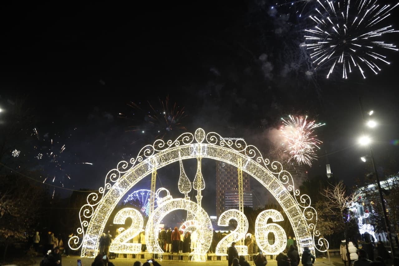 gezuar-2026-nga-veriu-ne-jug-si-u-festua-nderrimi-i-viteve-spektakel-fishekzjarresh-ne-te-gjithe-vendin