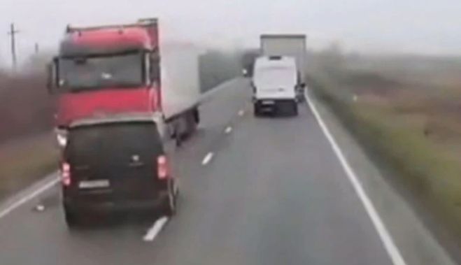 Tifozët e PAOK ut ishin nisur drejt Francës përplasen me një kamion në rumani  6 viktima dhe 3 të plagosur