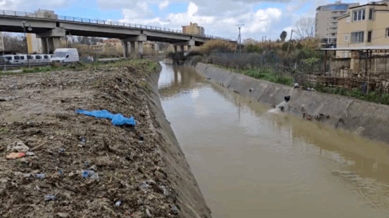 Hetimet për vdekjen e 54 vjeçarit nga përmbytjet në Durrës  sekuestrohet dokumentacioni për ndërtimin e hidrovorit të ri në Porto Romano