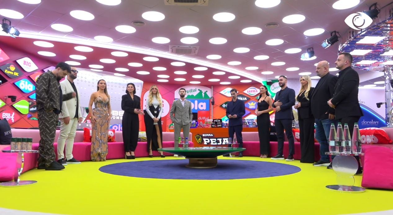 Keijsi dhe Stelina bashkë  Selin nuk i ruan vendin Mirit  Kristi ulet pranë saj dhe e puth