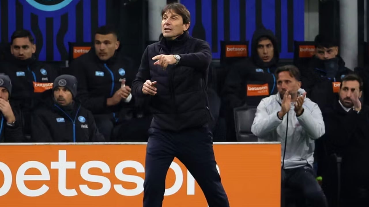  Turp për ju  turp për të gjithë ju   Conte humbet durimin dhe përjashtohet nga gjyqtari me të kuq