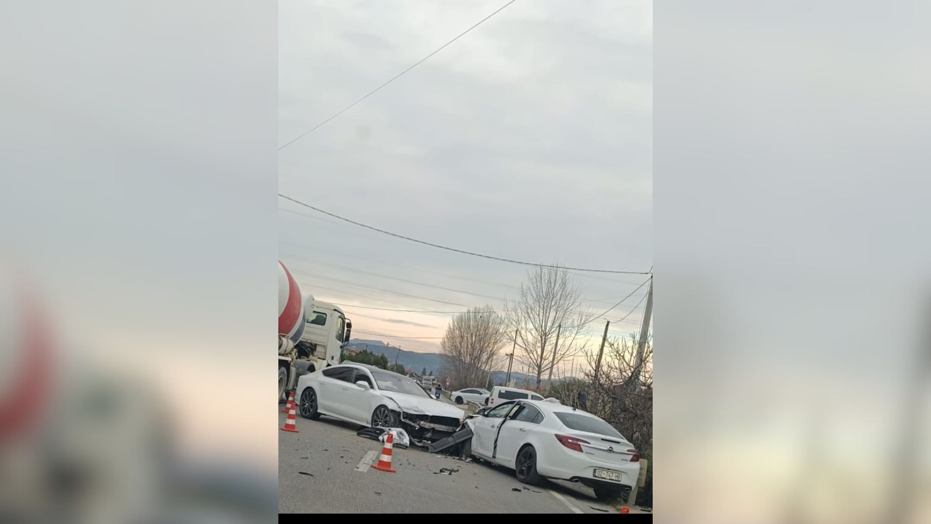 Aksident në unazën e qytetit të Cërrikut  përplasen dy automjete  mbeten të plagosur 2 persona