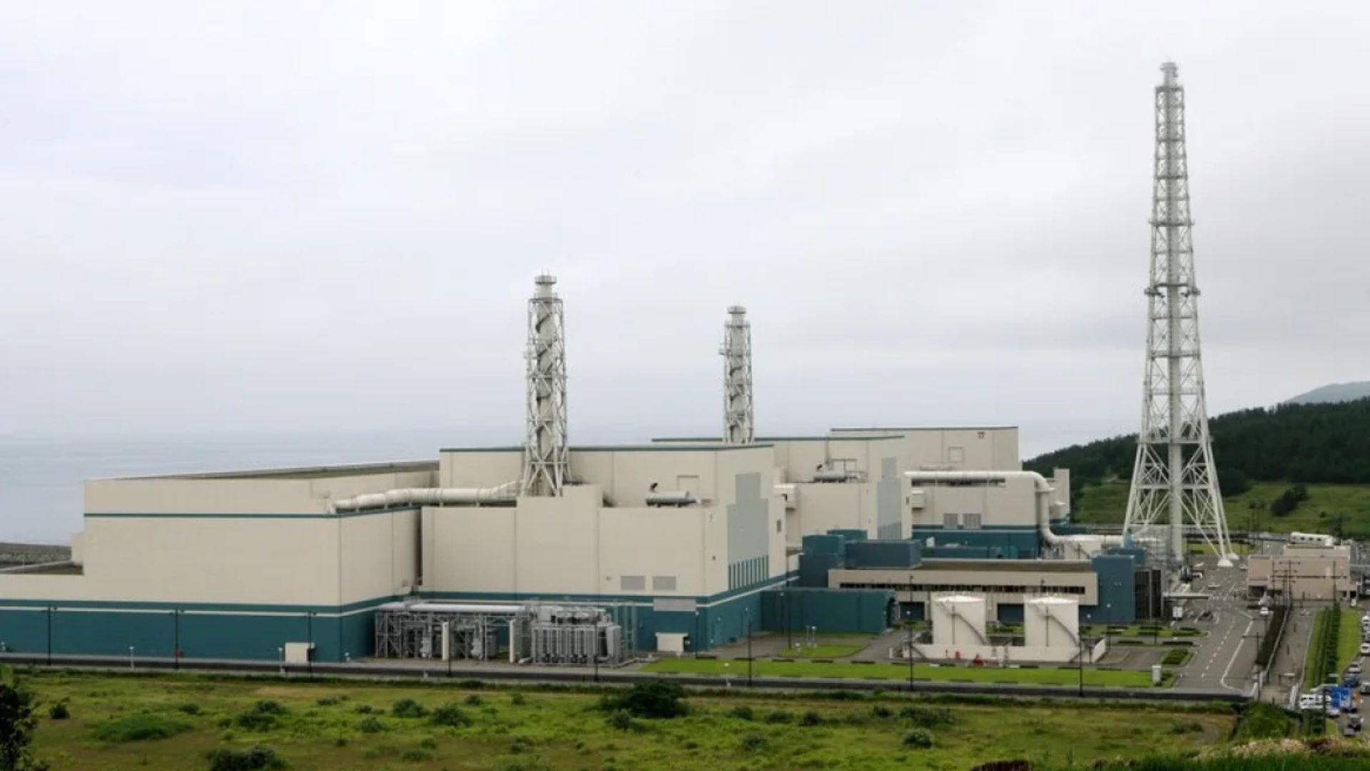 Japoni  Vetëm disa orë pas rinisjes  pezullohet puna në centralin më të madh bërthamor në botë  ishin mbyllu që nga katastrofa e Fukushimës