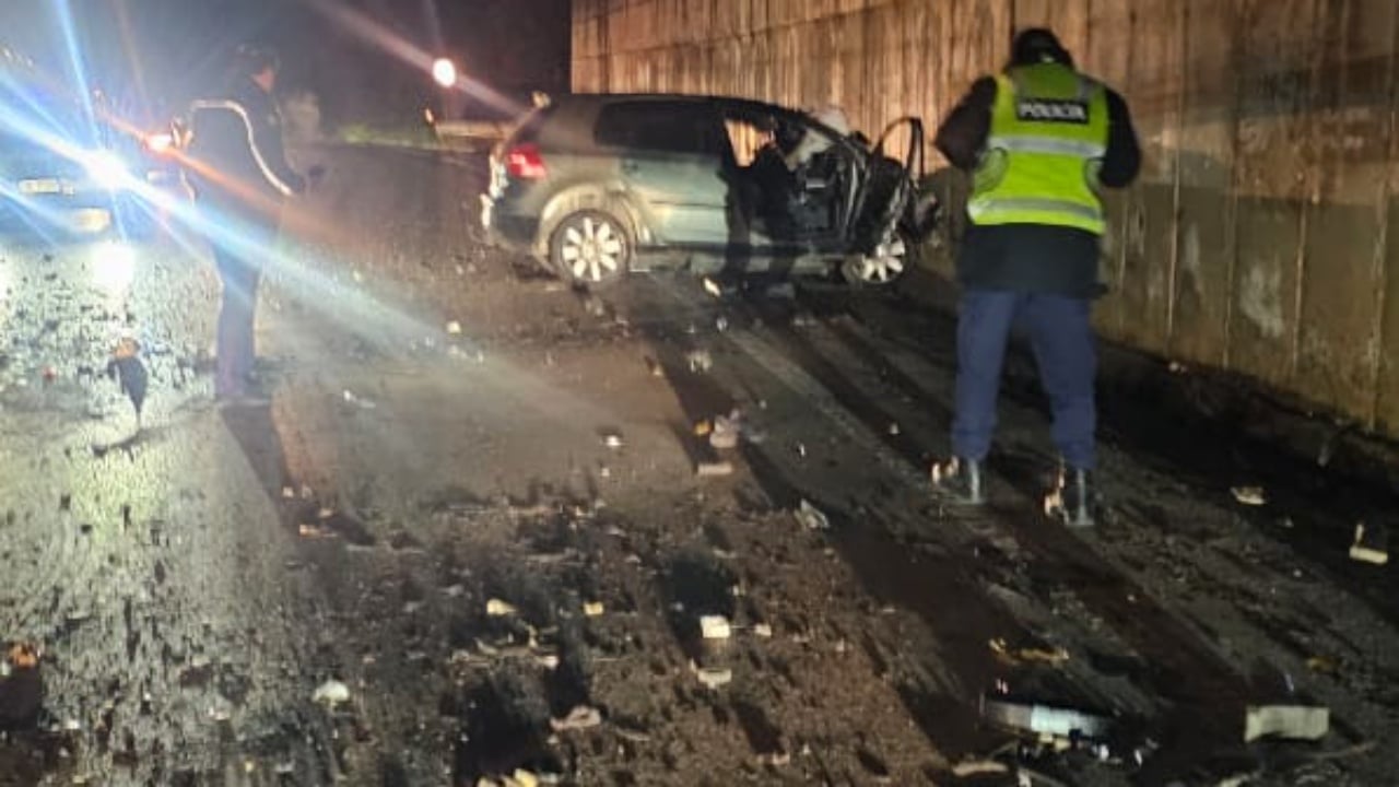 Aksident i rëndë në aksin Gjirokastër Tepelenë  makinat përplasen  kokë më kokë   humbin jetën tragjikisht tre të rinj