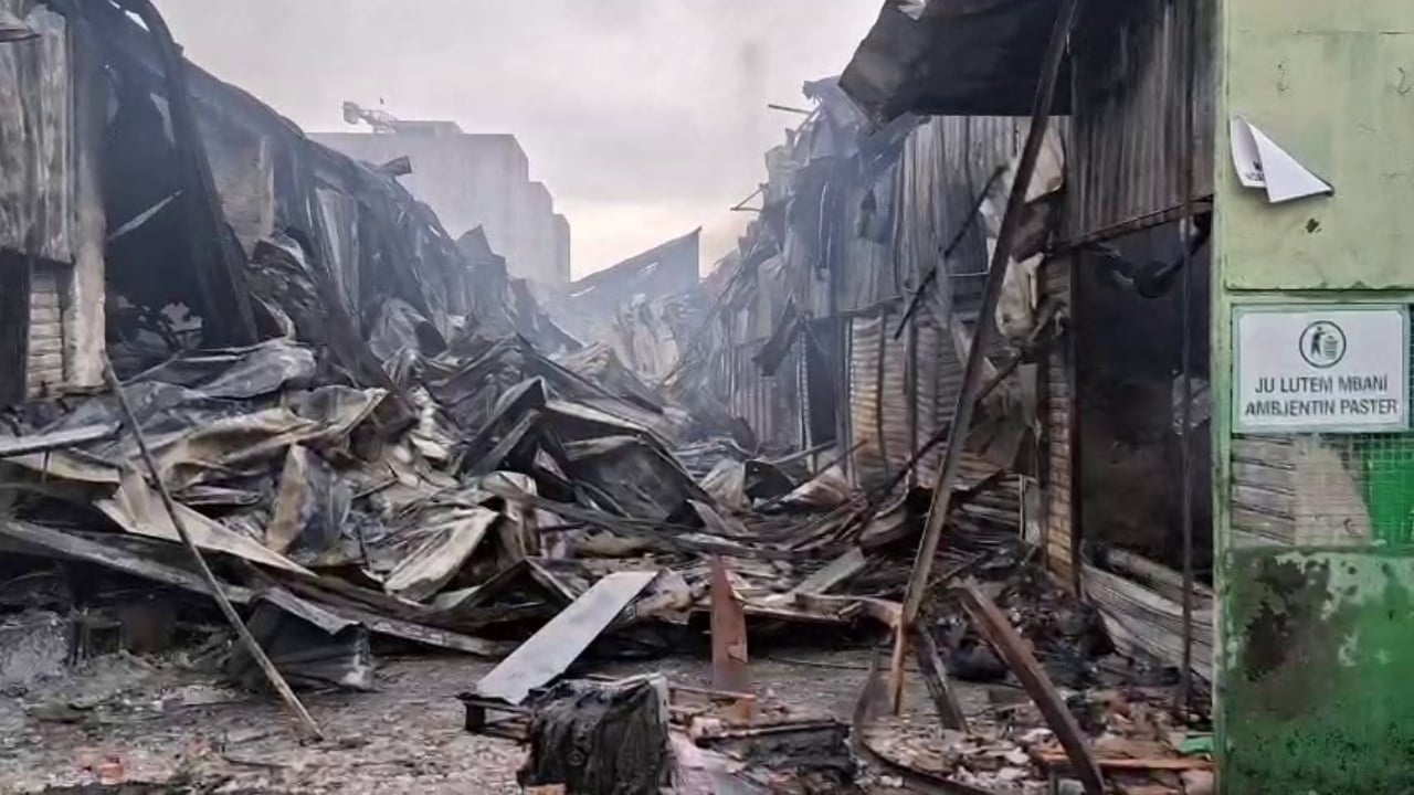 Video  Një ditë pas zjarrit apokaliptik te ish uzina Dinamo  gjithçka shkrumb e hi