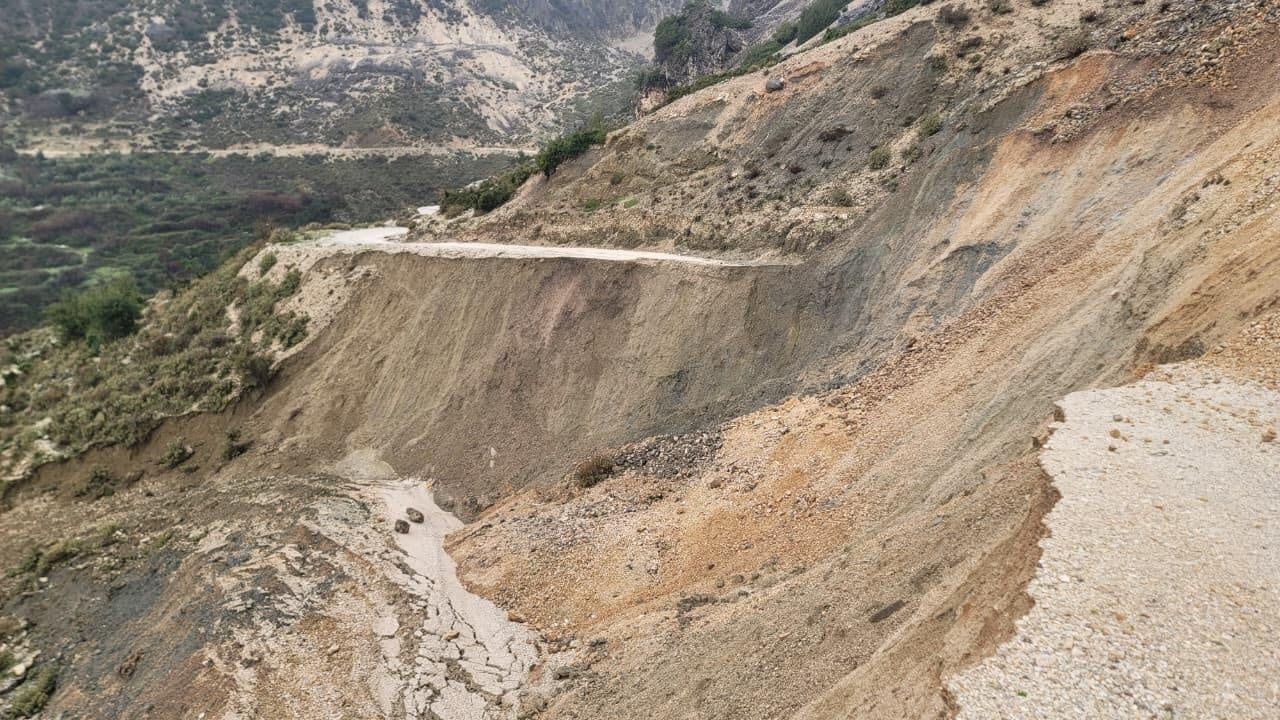 Rrezik nga rrëshqitja e tokës në Bashaj dhe Matogjin  kërkohet ndërhyrje urgjente e institucioneve