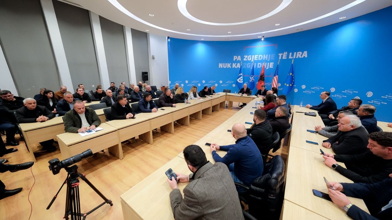 Seanca e përshpejtuar për Bordin e Paqes me kërkesë të PS  reagon PD  Do marrim pjesë  pavarësisht shkeljes së rregullave