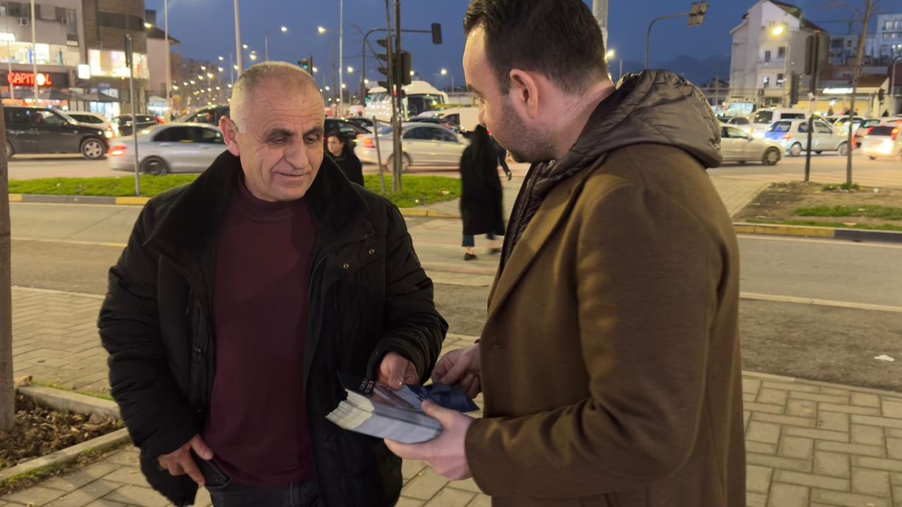 Balliu vazhdon takimet në Astir  Revolta  shpresa e vetme për liri