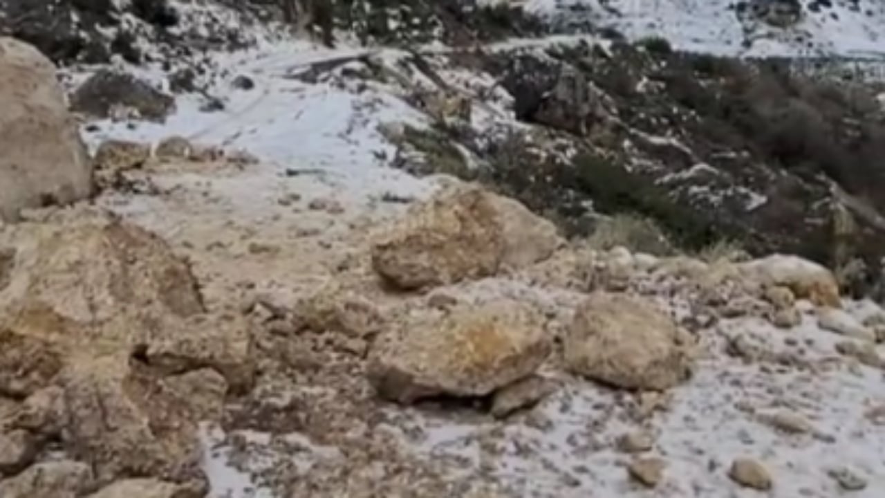 E rëndë në Selenicë  Shkëputet një pjesë mali në fshatin Matogjin Bashaj  dhjetëra familje mbesin të izoluara